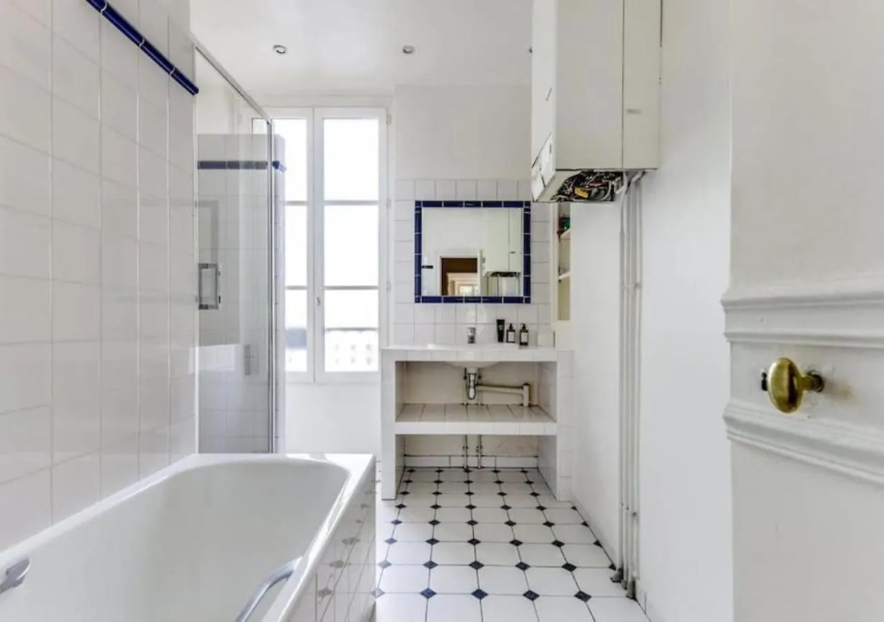 La Fleur Du Bosquet - Sumptuous- Eiffel Tower View Apartment Paris
