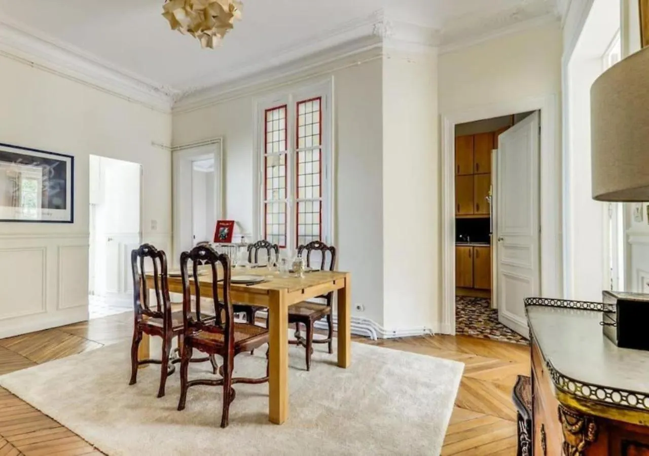 La Fleur Du Bosquet - Sumptuous- Eiffel Tower View Apartment Paris